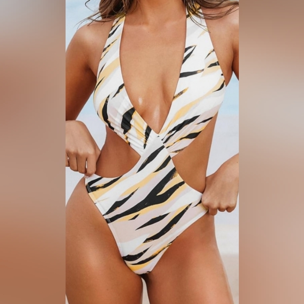 CUPSHE. One Piece Swimwear. Size: L.